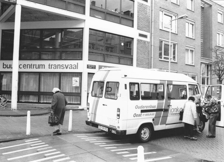 Ben Viljoenstraat met buurtcentrum Transvaal Februari 1995. 