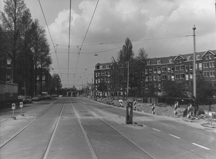 Borneostraat richting Zeeburgerdijk Mei 1989. 