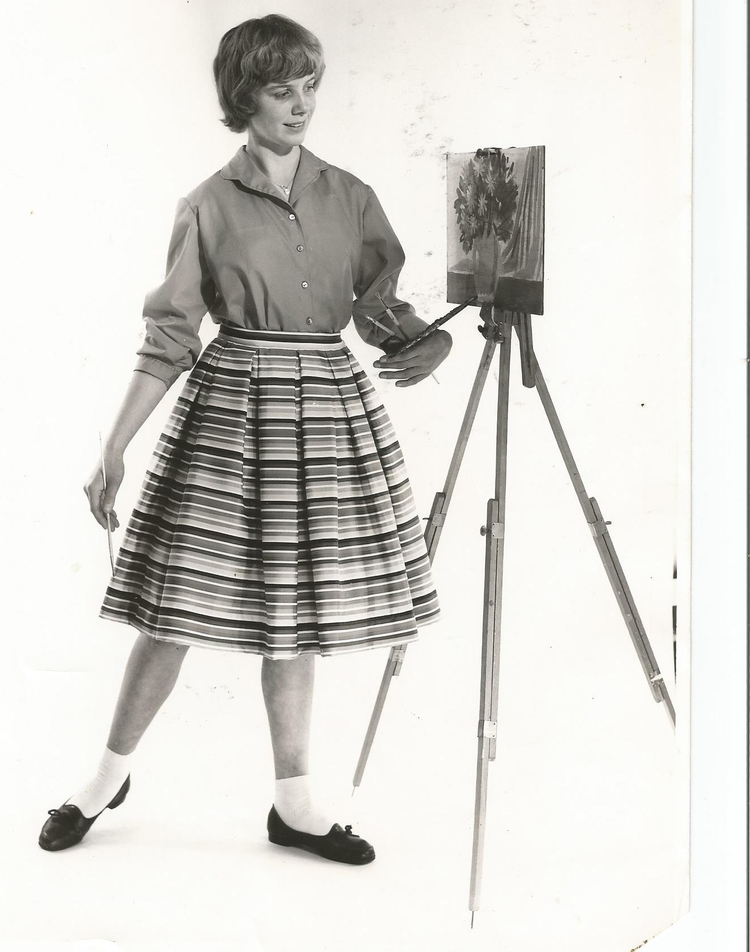 Anneke, fotomodel voor De Bonneterie, met schilderspalet. Eigen foto  