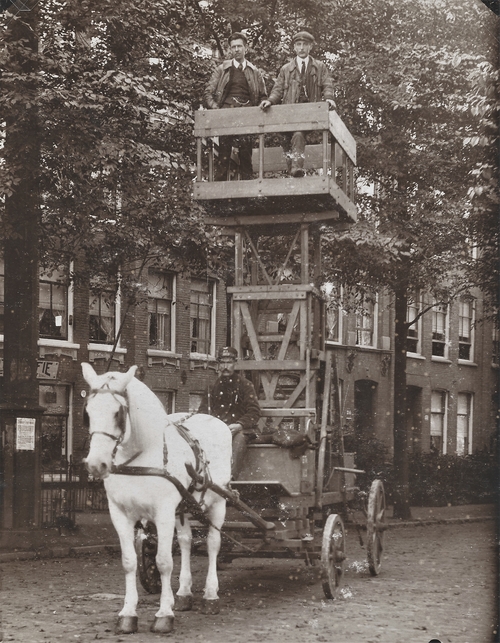 Montagewagen met paard - Pieter Vlamingstraat 28  