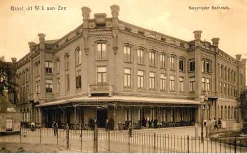 Badhotel in Wijk aan Zee, dit was het 1e badhotel, geopend in 1880 en zat aan de Zwaanstraat. Bron: Beeldbank Museum Nieuw Kennemerland.  