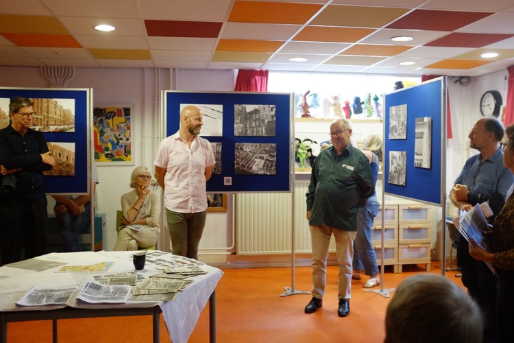 Zef Hemel, Rick Vermin en Jef Reintjens (v.l.n.r.) openen de tentoonstelling. Foto Foekje Detmar  