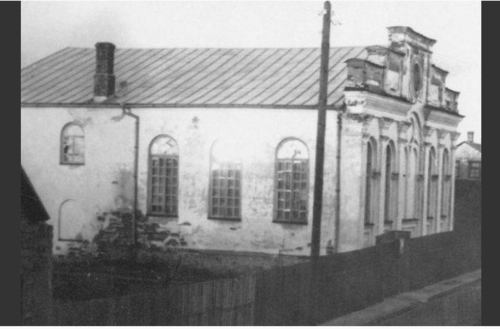 Foto van de oude Synagoge in Jakobstadt / Jekabpils, bron: https:// kehilalinks.jewishgen.org     