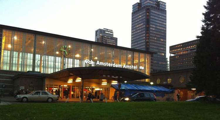 Amsterdam_Amstel_station  Bron: Wikipedia  