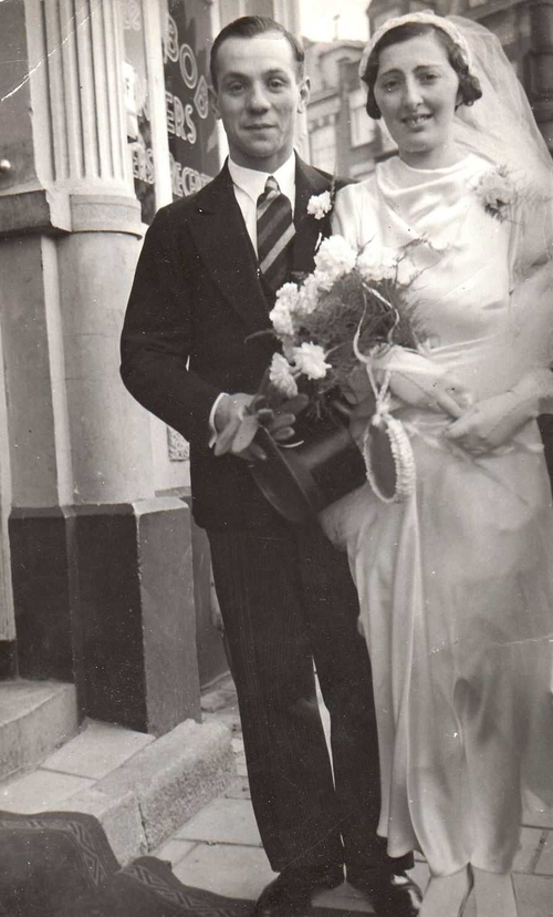 Huwelijksfoto van Levie Scheffer en Rozette Barend op , bron: joodsmonument (privé collectie).  