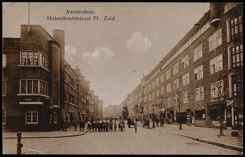Holendrechtstraat – Uitgever N.V. Luxe Papierwarenhandel v.h. Roukes & Erhart, Baarn. Datering 1923, bron: SAA, collectie prentbriefkaarten.  