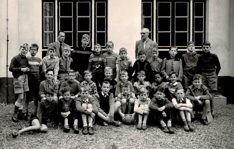 Met 6e klas in Renkum 1959 (ik sta links).jpg  