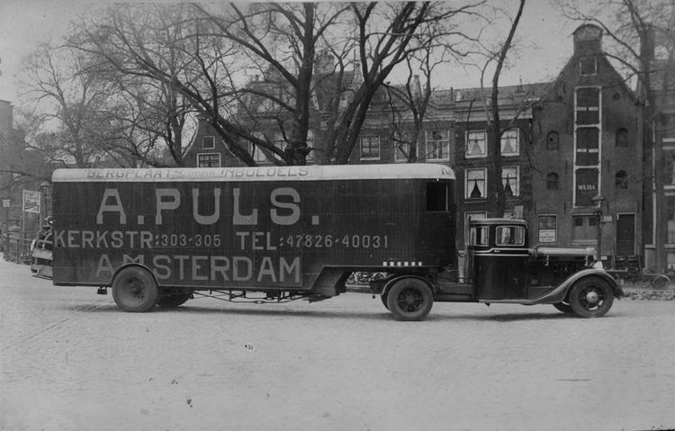 Verhuiswagen van de firma A. Puls regelmatig gebruikt om het gestolen meubilair en andere zaken te ‘vervoeren’, bron: Wikipedia  