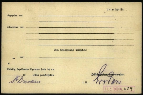 Simon Dresden, achterkant van de registratiekaart voor ingeleverde zaken mbt overdracht naar KL. Mauthausen met handtekening van Simon Dresden. Bron: Arolsen Archives.  