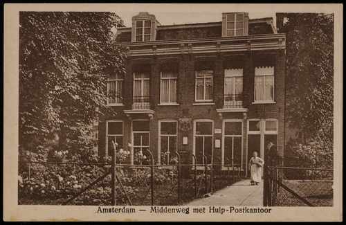 FOTO 4 Middenweg met hulp-postkantoor. Prentbriefkaart, Uitgave K. Wille, Amsterdam-Watergraafsmeer, vervaardiger onbekend. Collectie Stadsarchief 1928  