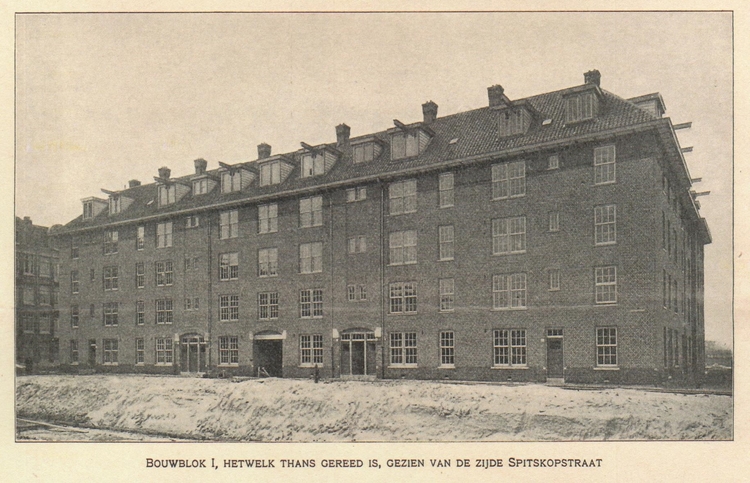 Het blok Spitskopstraat, even zijde, één van de oudste foto's van de Spitskopstraat. Bron: HWV Feestnummer 1919  