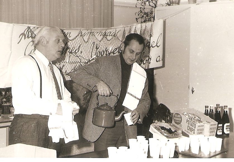 Van Pareren en Baardwijk tijdens een schoolfeest; 1968  