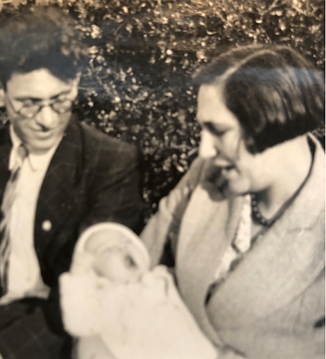 Lida en haar ouders, foto uit privé bezit  