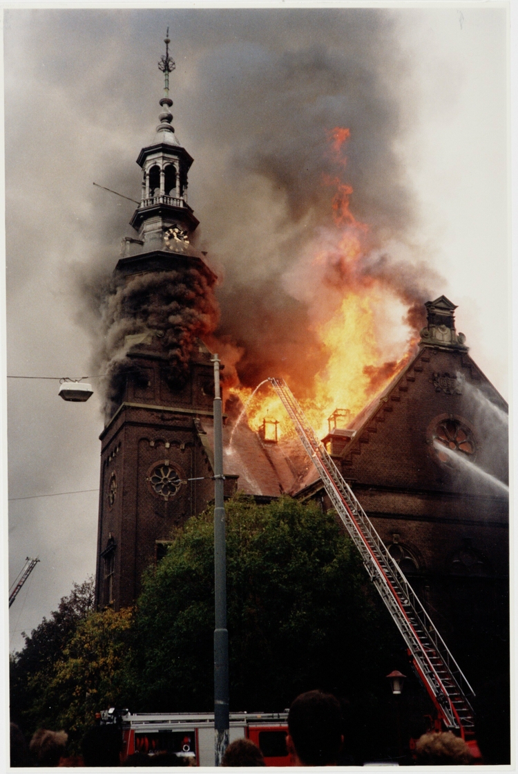 De brand op 31 oktober 1989, foto afdeling Beeld en Geluid van Stadsarchief  