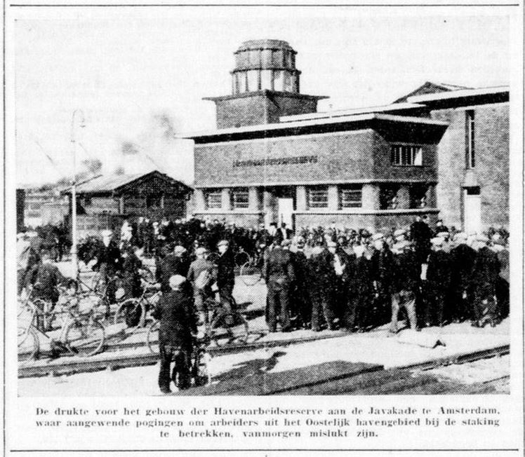 Gebouw van de Havenarbeidsreserve aan de Javakade, bron: De Teelgraaf van 23-05-1938  