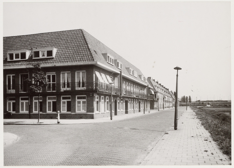 Faradaystraat en Joh.vd Waalsstraat in 1941, foto beeldbank Amsterdams stadsarchief  