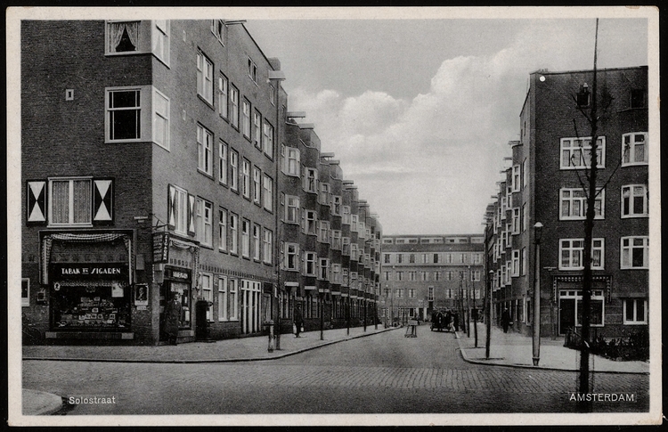 Solostraat in de Indische Buurt in 1930, bron: coll. prentbriefkaarten SAA  