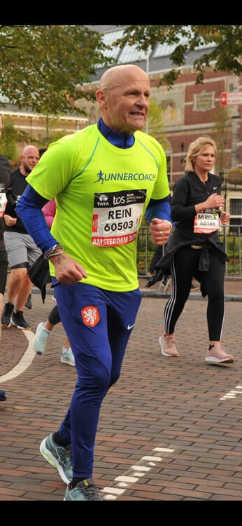 TCS Amsterdam Marathon Rein Mulder met kunstknie 8 k Rein Mulder 2023  Amsterdam Marathon  