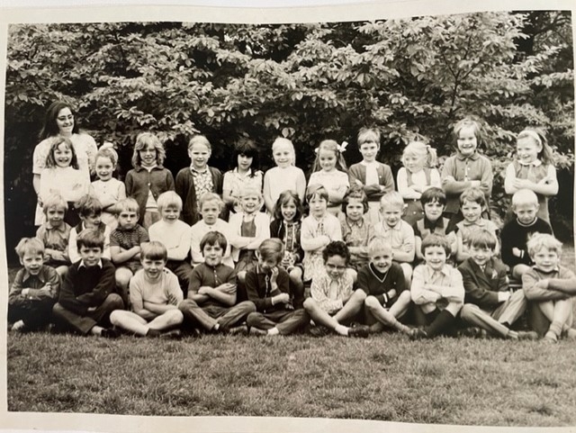 _Linnaeusschool 1969, 1e klas. Anneke bovenste rij, 4e van links  