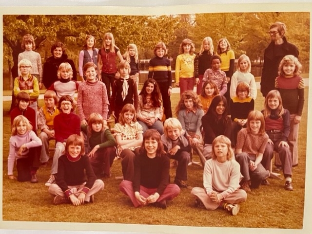 _Linnaeusschool 1975, 6e klas Anneke bovenste rij, 4e van links  
