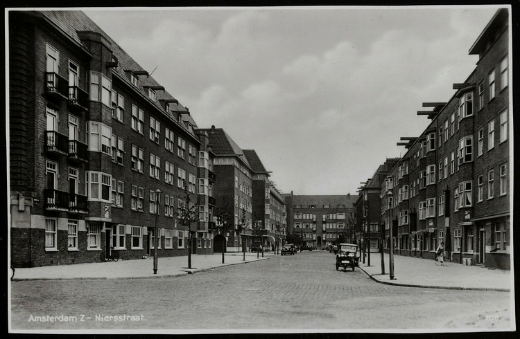 Prentbriefkaart uit 1930 van de Niersstraat, collectie SAA.  