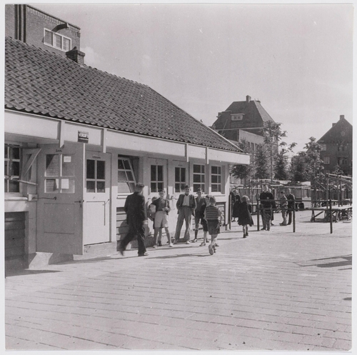 Voormalige speeltuin in de Jouberstraat. Voedselvoorziening: Joods uitreikinglokaal in de Joubertstraat (1943). Bron: Beeldbank Gemeentearchief Amsterdam.  