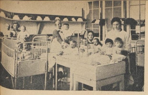 Afbeelding van het Tehuis Annette, bron: Het kind; veertiendaagsch blad voor ouders en opvoeders, jrg 50, 1950, no. 9, 1950 Afbeelding uit 1932!  
