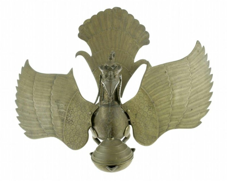 TROPENMUSEUM_wandlamp_gekroonde_Garuda_het_heilige_rijdier_van_de_hindoe-god_Vishnu   / CC search                                                                       