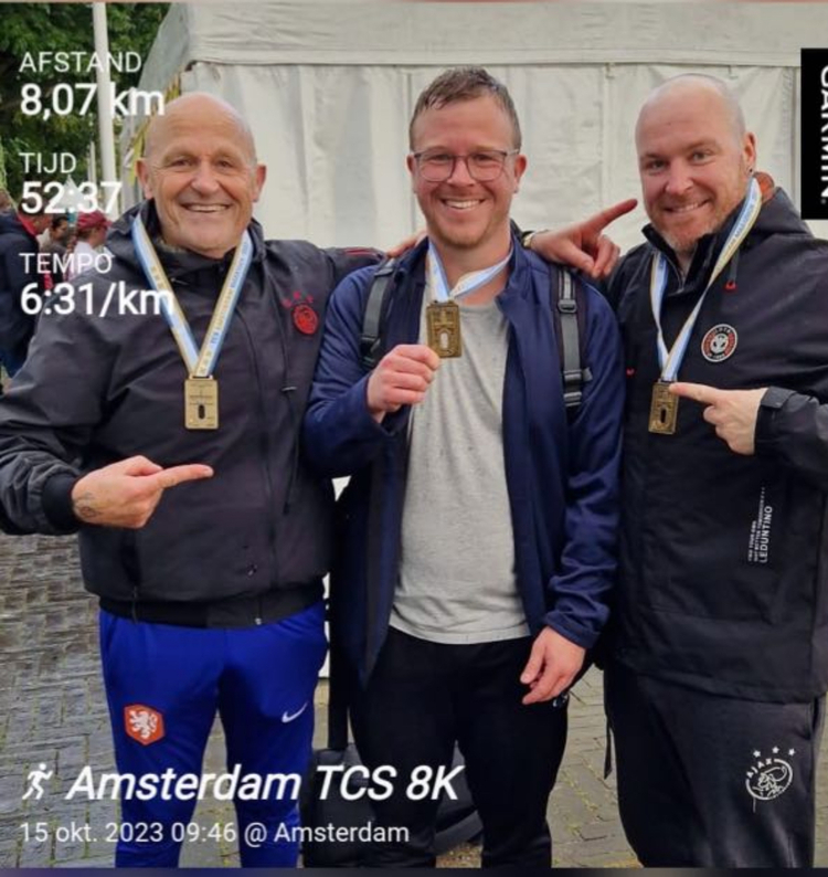 Rein Mulder  Amsterdam Marathon 2023 8K  Rein Mulder TCS Amsterdam Marathon met zoons 2023 8 k weer beetje fit na Corona 