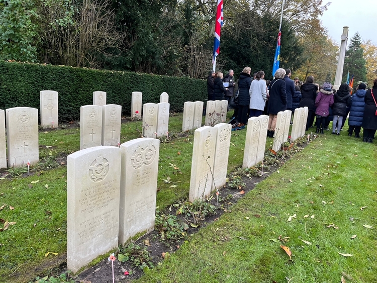 Graven slachtoffers neergeschoten vliegtuig bij Diemen. Foto Carin te Hoonte,2024  