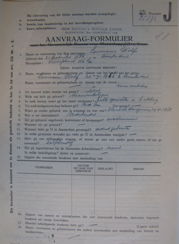 Aanvraagformulier (voorblad) uit 1942 ter verkrijging uitkering in 1942, bron: het Dossier Maatschappelijke Steun (1904) van Wolf Levenson  