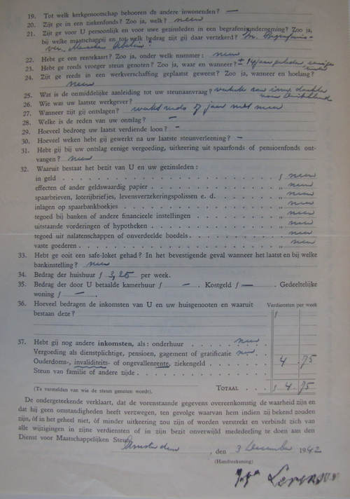 Aanvraagformulier (achterzijde) uit 1942 ter verkrijging uitkering in 1942, bron: het Dossier Maatschappelijke Steun (1904) van Wolf Levenson  