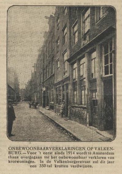 Foto uit De Sumatrapost van 23 juli 1927 over de Onbewoonbaar Verklaarde Woningen.  