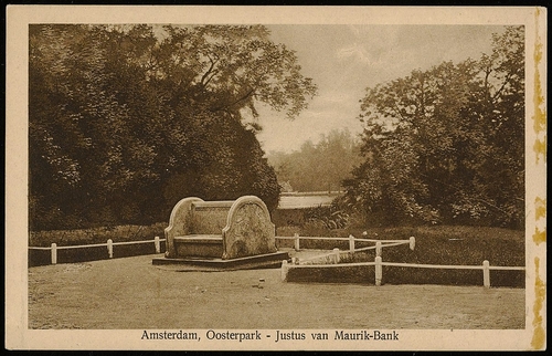 De bank in 1924, twintig jaar na de dood van Van Maurik. Foto: Stadsarchief Amsterdam  