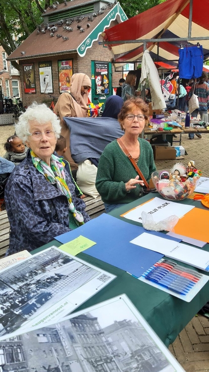  onze marktkraam   6 juli = foto Peter K.  